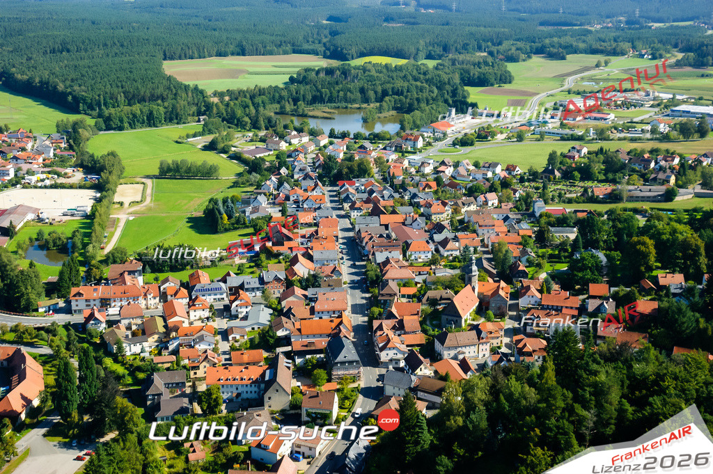 Die Luftaufnahme der Stadt Mitwitz wurde vom UL-Flugzeug heraus erstellt ( keine Drohne )- hohe Auflösung für beste Qualität