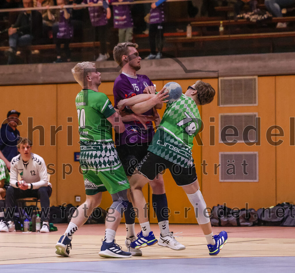 2025-03-15_060_SpVgg_Altenerding_gegen_TSV_Schleissheim | Erding, Deutschland, 15.03.2025:Handball, Bezirksoberliga Männer 2024 / 2025, 18. Spieltag, SpVgg Altenerding gegen TSV Schleißheim, Endergebnis: 32:27Mike Matser (TSV Schleissheim, #20), Ferdinand Menzel (SpVgg Altenerding, #75), Konstantin Huber (TSV Schleissheim, #78)Foto: Christian Riedel / fotografie-riedel.net