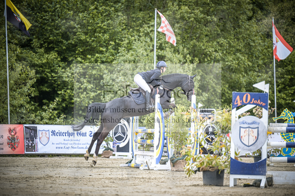 DOS_6721 | Entdecke hochwertige Reitturnierfotos von Foto Oger. Professionell, emotional und authentisch – jetzt Lieblingsmomente im Shop bestellen. - Realisiert mit Pictrs.com