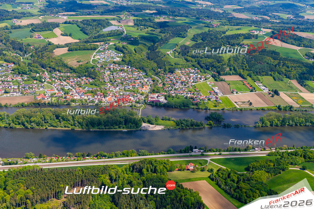 Die Luftbildaufnahme Donau - Windorf wurde 2019 mittels Flugzeug (keine Drohne) erstellt. Perfekte Schärfe und Druck- Ergebnisse- Garantiert!
