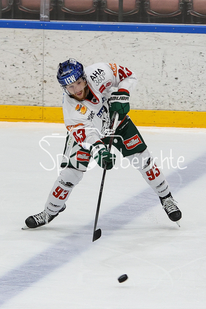 SC Langnau Tigers - Augsburger Panther | Simon SEZEMSKY (AEV #93) am Puck / Freisteller / Einzelfoto
