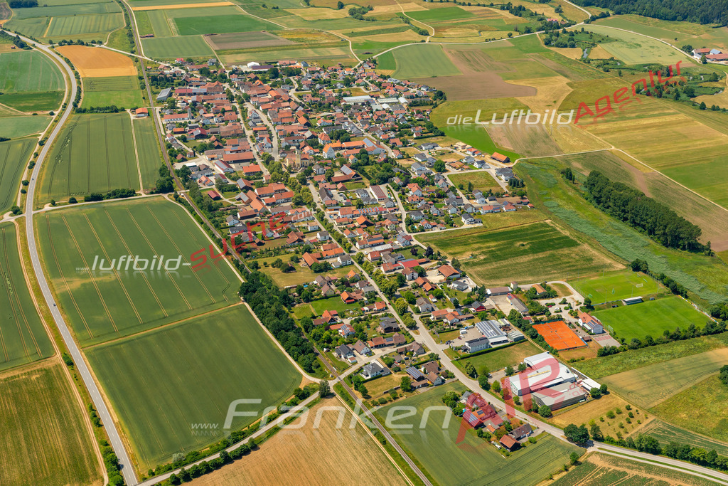 sallach-geiselhoering-luftaufnahme-621-2023 | Das Luftbild zeigt : Sallach Geiselhöring - Die Luftaufnahme wurde 2023 vom UL-Flugzeug aus erstellt ( keine Drohne ) - 
Hochauflösende Luftaufnahme - Für grossformatige Ausdrucke geeignet. Die Geschenkidee !
Mit Lizenz und Bildrechte bestellbar