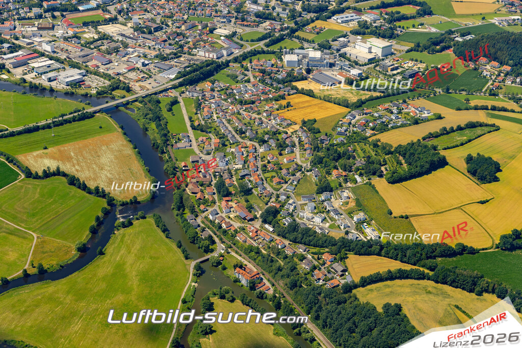 Das Luftbild der Stadt Cham wurde 2022 vom Flugzeug heraus erstellt (keine Drohnen-Aufnahmen) Aufnahmehöhe ca.450 Meter- hohe Bildauflösung und Druck-Qualität. Garantiert!