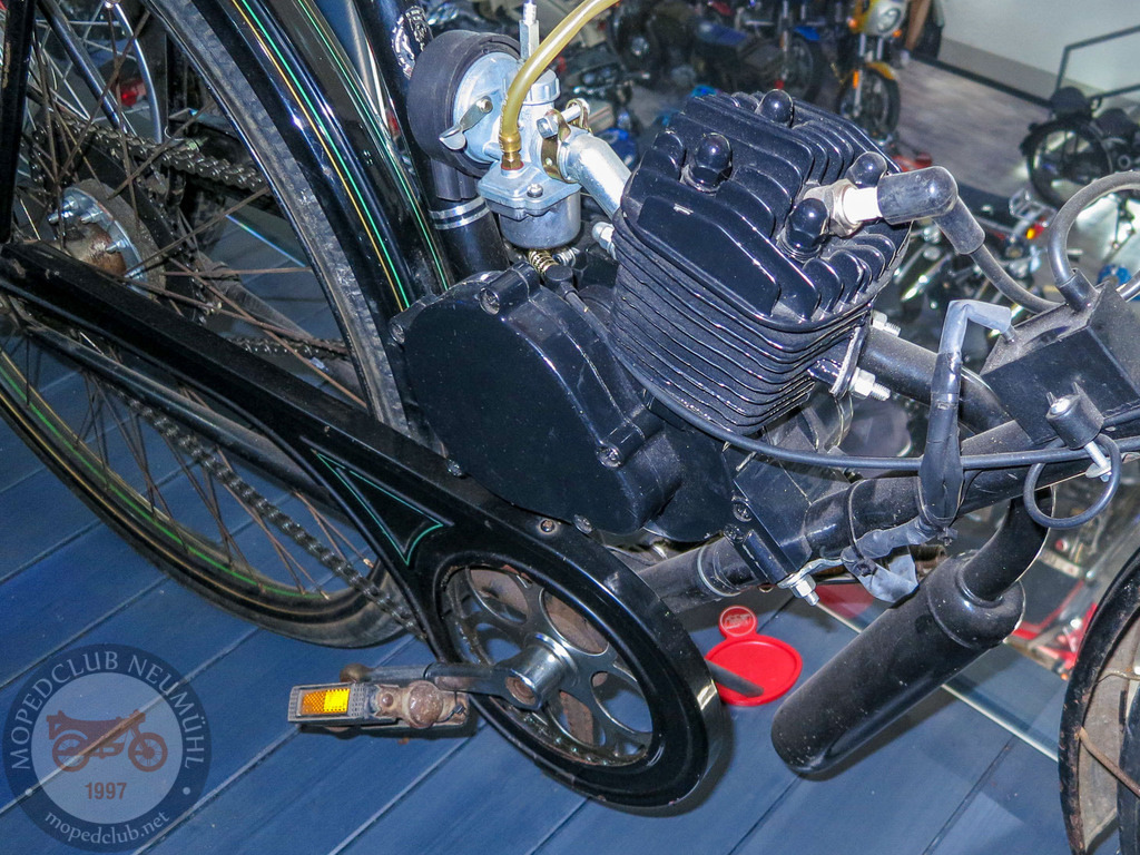 MopedmuseumNeumühl_151023_078 | Bildergalerie von Sport-Ereignissen aber auch von weiteren spannenden Dingen - nicht nur vom Niederrhein. In Anlehnung an den bekannten Spruch von Hanns Dieter Hüsch heißt das Motto: "Niederrhein ist überall".  - Realisiert mit Pictrs.com