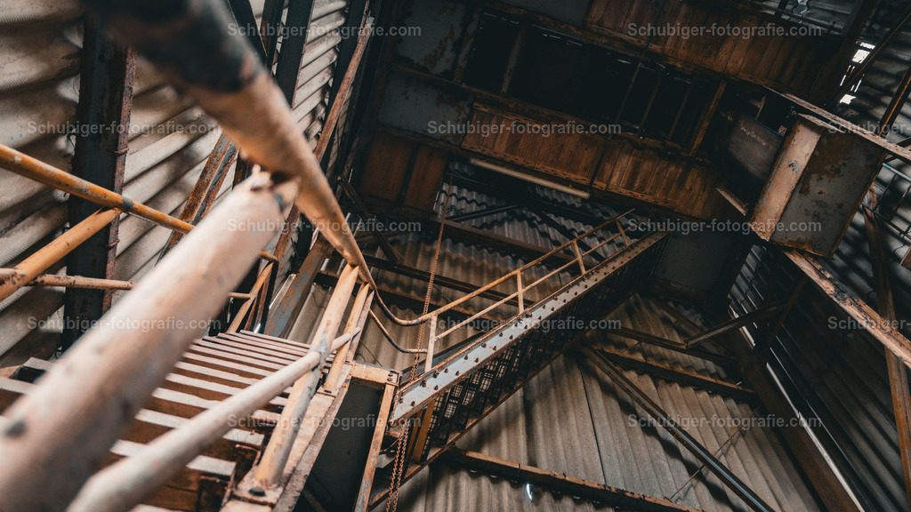 Fabrikgebäude | zerfallenes Fabrikgebäude - Realisiert mit Pictrs.com