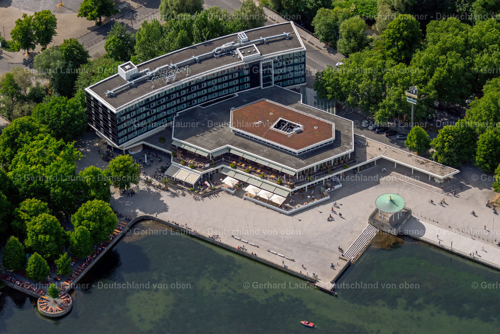 4031074 | HANNOVER 02.06.2020 Tische und Sitzbänke der Freiluft- Gaststätten " See Terrassen " am Maschsee im Ortsteil Südstadt in Hannover im Bundesland Niedersachsen, Deutschland. Weiterführende Informationen bei: Hensoldt, Kirchner &amp; Partner GbR. // Tables and benches of open-air restaurants " See Terrassen " on Maschseein the district Suedstadt in Hannover in the state Lower Saxony, Germany. Further information at: Hensoldt, Kirchner &amp; Partner GbR. Foto: Gerhard Launer