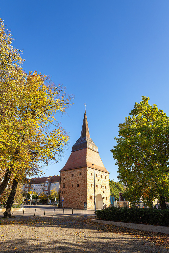Blick auf das Steintor in der Hansestadt Rostock im Herbst | Blick auf das Steintor in der Hansestadt Rostock im Herbst.