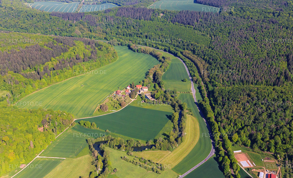 Luftbild: Ortsteil Eulschirben im lieblichen Taubertal aus Südosten im Ortsteil Gamburg in Werbach im Bundesland Baden-Württemberg in Deutschland. Foto: IMG_146582.jpg vom 10.05.2025 durch Werner Riehm/FLY-FOTO.de