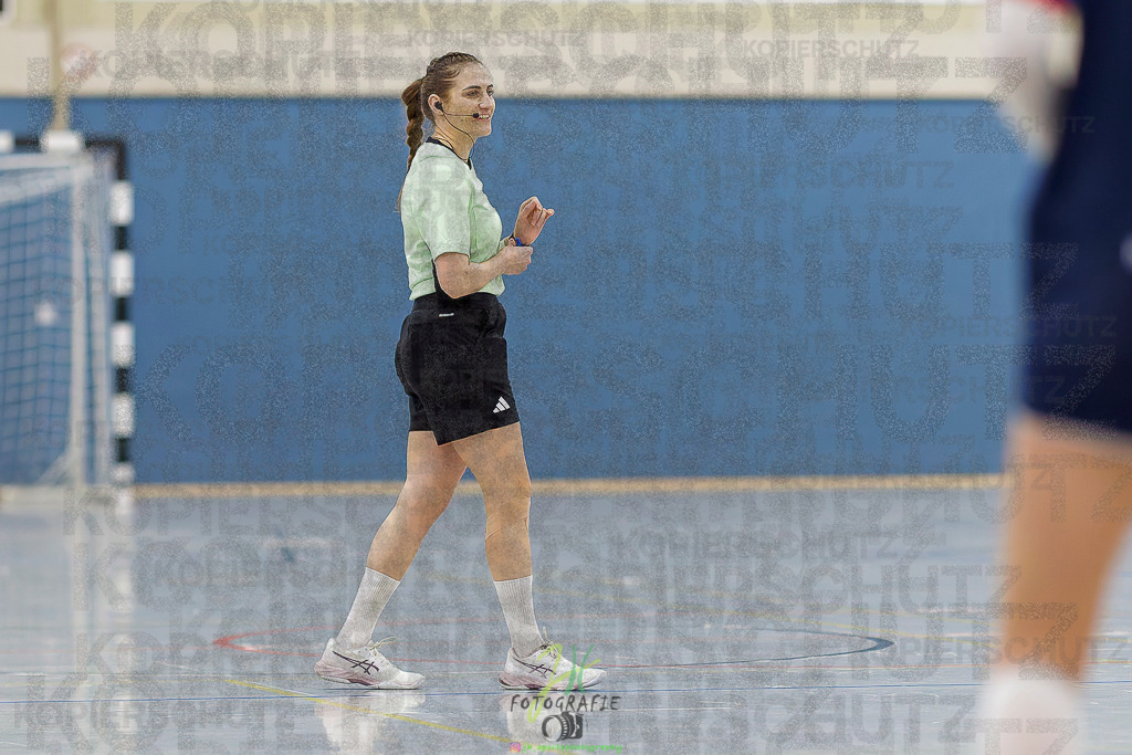 Frauen Regionalliga (HHV); HSG Wettenberg - TV Hüttenberg | Frauen Regionalliga (HHV); HSG Wettenberg - TV Hüttenberg am 06.12.2025 in Launsbach (Wettenberg) (Halle GS Launsbach (Wettenberg))Photo © 2025 - Jörg Heinrich - Realisiert mit Pictrs.com