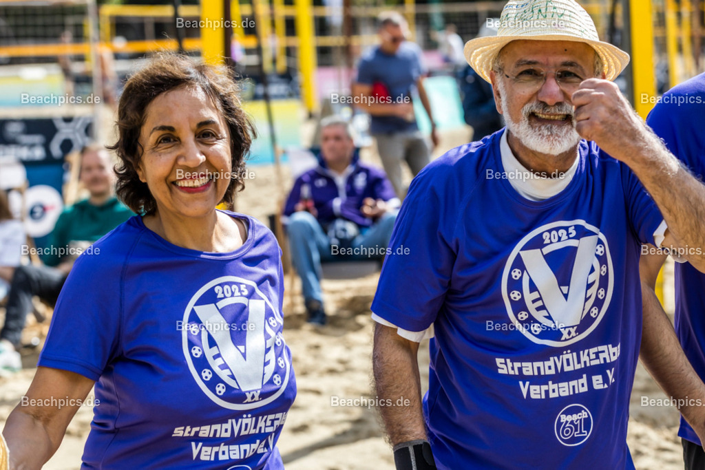 2025-200079534-Strandvölkerball-WM_1 |  23.08.2025; Berlin Foto: Gerold Rebsch - www.beachpics.de