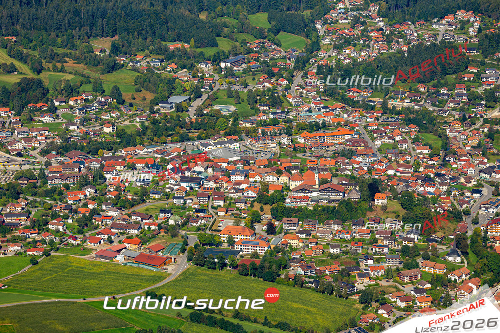 Aktuelles Luftbild von  Bodenmais Kauf mit Lizenz / Bildrechten möglich- Die Luftaufnahme wurde 2021 mittels UL-Flugzeug erstellt ( keine Drohne ) - hochauflösende Kamera-Systeme von  Canon -Beste Qualität - Für grossformatige Ausdrucke geeignet. Die Geschenkidee !