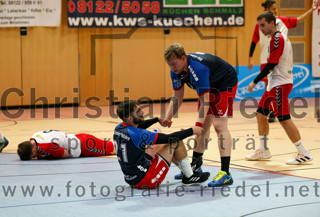 2022-09-24_096_SpVgg_Altenerding_gegen_HSG_Freising-Neufahrn | Erding, Deutschland, 24.09.2022:
Handball, Bezirksoberliga Männer 2022 / 2023, 2. Spieltag, SpVgg Altenerding gegen HSG Freising-Neufahrn, Endergebnis: 18:26

Quirin Huber (SpVgg Altenerding, #8), Korbinian Herrmann (HSG Freising-Neufahrn, #21), Benjamin Moses Becker (HSG Freising-Neufahrn, #2), Joseph Wyhnalek (SpVgg Altenerding, #11)

Foto: Christian Riedel / fotografie-riedel.net