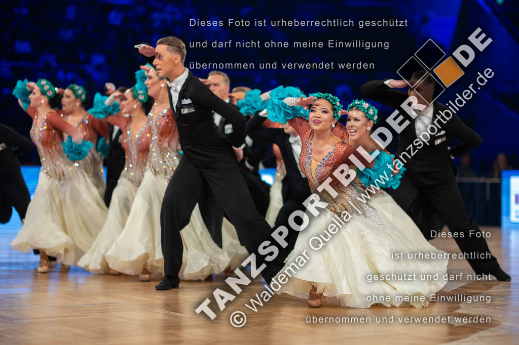 20251206-03159 | Hier finden Sie Tanz Bilder vom Latein und Standard Formationen tanzen. Sportbilder vom Tanzsport. Schöne Fotos und von Weltmeisterschaft, Europameisterschaft, Bundesliga, Regionalliga, Oberliga und Landesliga sowie von GOC Stuttgart, DanceComp, WM Bremen