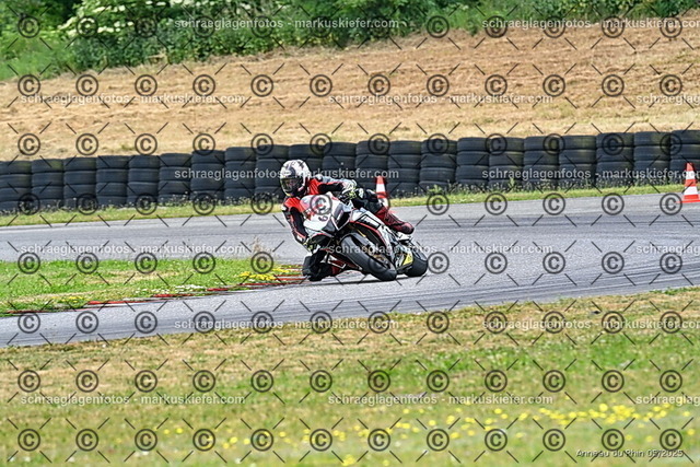 25bt02-0264 | markuskiefer.com - Realisiert mit Pictrs.com