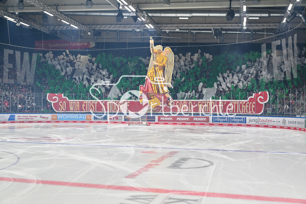 Augsburger Panther - Kölner Haie | Die Fans der Augsburger Panther haben eine Choreo vorbereitet / Ultras / Fans / Zuschauer / Symbolbild / Choreographie / DEL: Augsburger Panther - Kölner Haie, Curt Frenzel Stadion am 29.09.2024