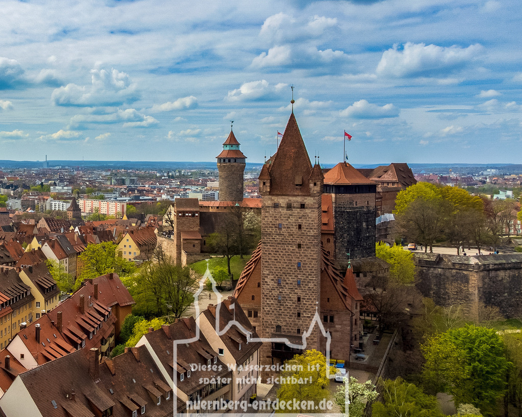 Kaiserburg aus östlicher Richtung | Luftaufnahme der Nürnberger Kaiserburg aus östlicher Richtung, während eines schönes Frühlingstages über Franken.  - Realisiert mit Pictrs.com