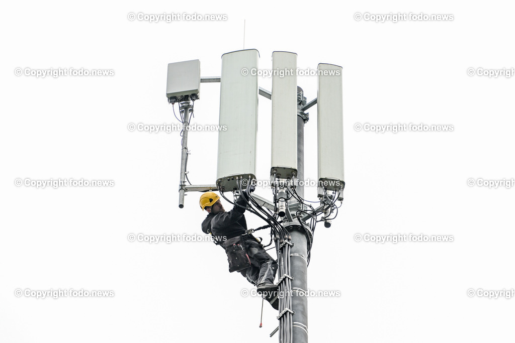 Mobilfunktechniker_ 19.04.2023-4 | 19.04.2023, Sattledt, AUT, Mobilfunk, Mobilfunktechniker, Handymast, im Bild Mobilfunk, Mobilfunktechniker, Handymast, Antennenanlage