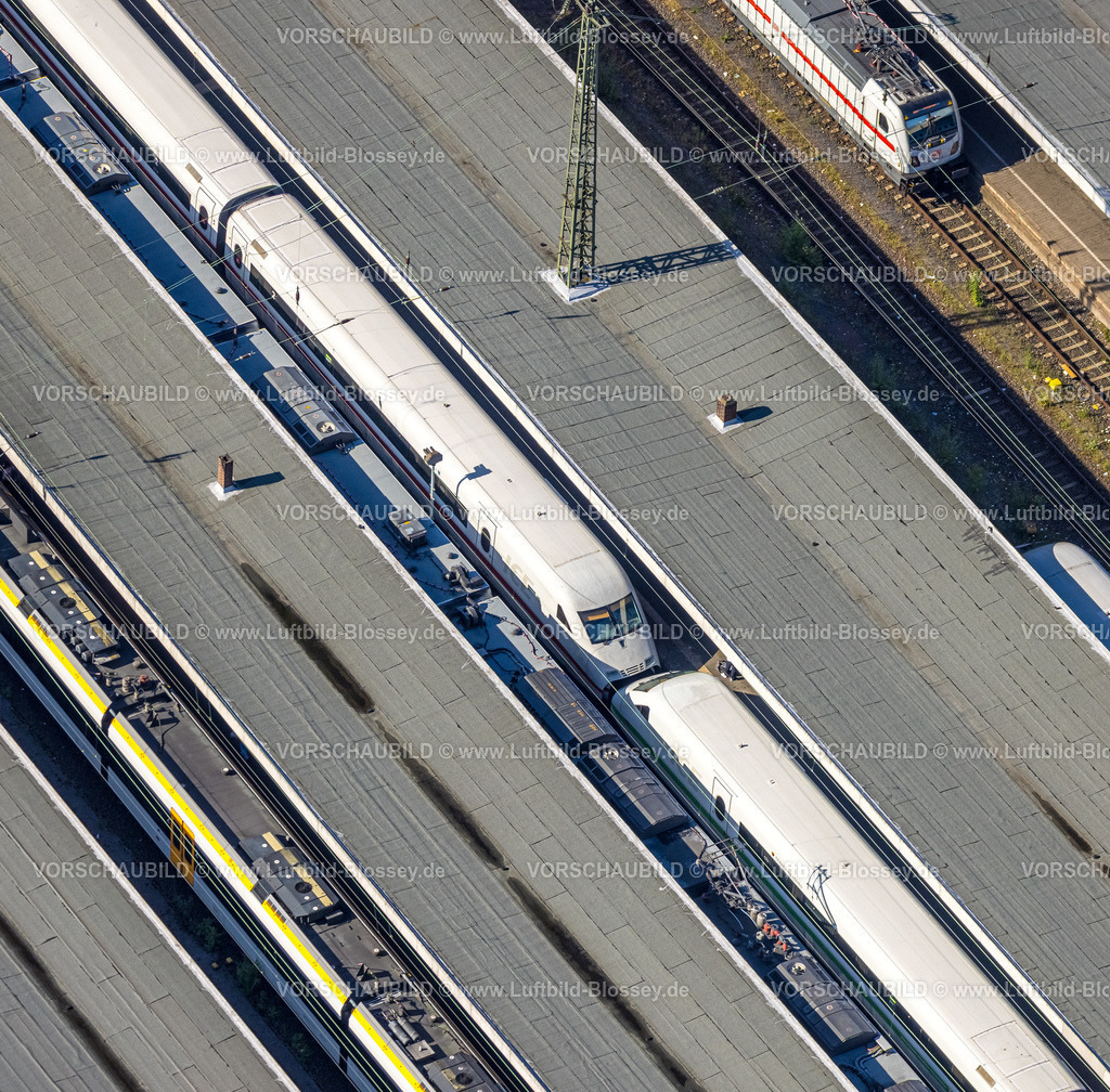Hamm220700228 | Luftbild, Hamm Westf. Hauptbahnhof, Bahnsteige und ICE Zug, ICE-Kopplung, ICE-Trennung, Mitte, Hamm, Ruhrgebiet, Nordrhein-Westfalen, Deutschland