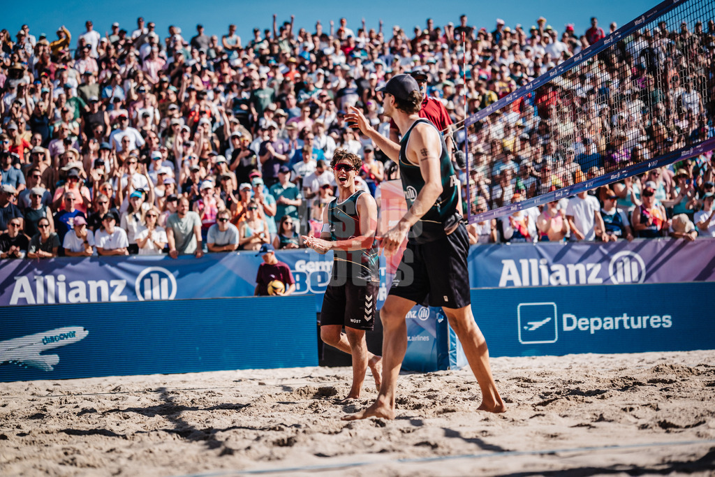 Beachvolleyball | Männer | Deutsche Meisterschaften 2025 Timmendorfer Strand | 07.09.2025 | v.l. Lui Wüst und Paul Henning jubeln