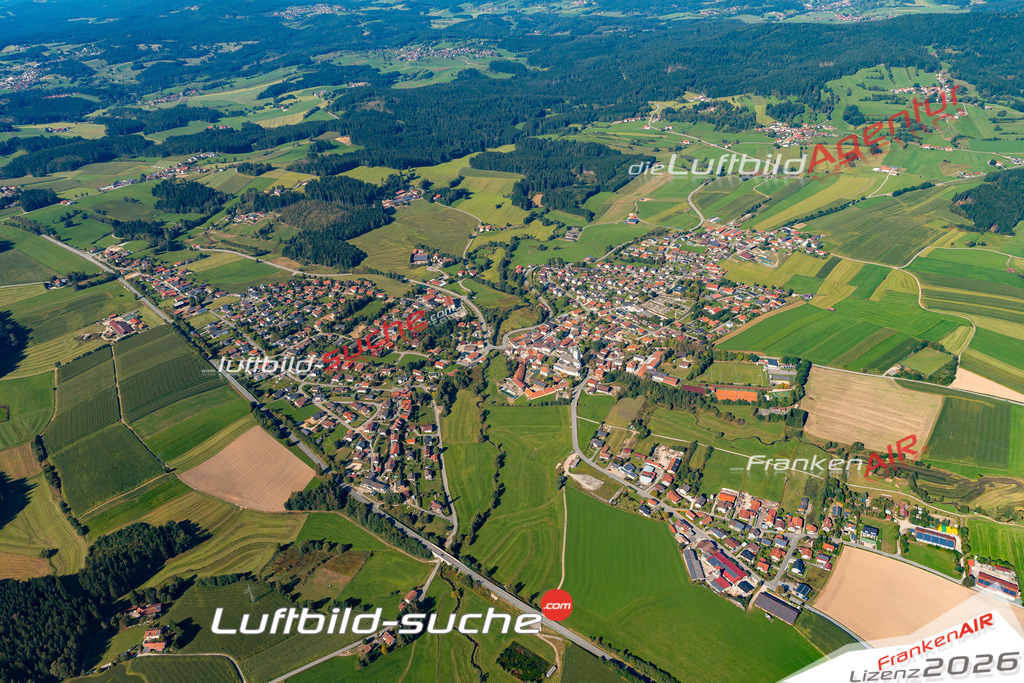 Das Luftbild der Stadt Rinchnach wurde 2021 vom Flugzeug heraus erstellt (keine Drohne) Aufnahmehöhe ca.450 Meter- hohe Bildauflösung und Druck-Qualität garantiert!