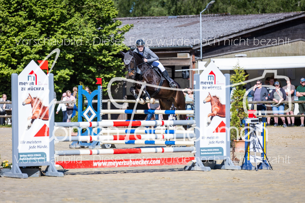 Donop24-A2Spr-038 | MomenTaufnahmen Pferdesportfotos