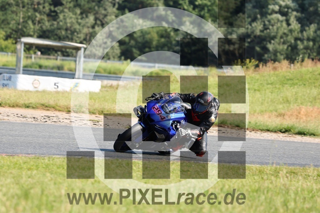 0294-20240605_36930 | Schöne Erinnerungen an spannende Momente - das festzuhalten ist unser Job. PIXELrace.de ist seit 2003 auf den Rennstrecken Europas unterwegs um die Action draußen beim Fahren und die wunderbare Stimmung imm Fahrerlager für euch einzufangen.