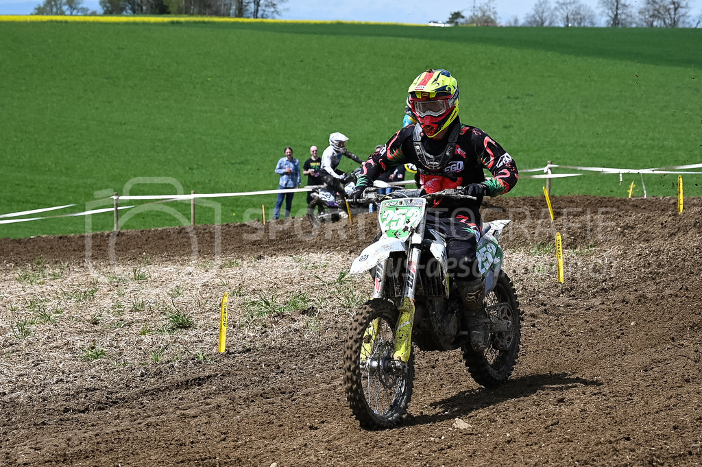 Motocross Schlatt bei Winterthur - 29. April 2023 | #252 Bischof Pascal aus Zuerich (CH) auf Husqvarna in der Kategorie MX2 / TL am Motocross Schlatt bei Winterthur, 29. April 2023.
Instagram: @mx_schlatt | @mc_wila | @sam_schweiz
Bild: Sportfotografie Markus Aeschimann | www.markus-aeschimann.ch - Realisiert mit Pictrs.com