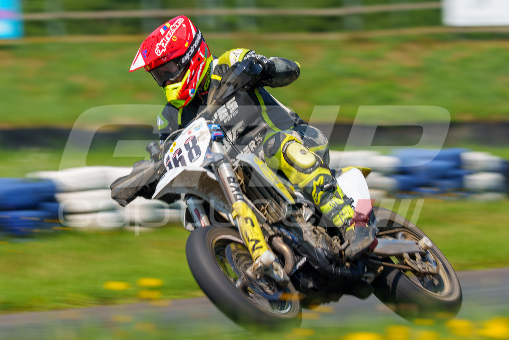G-Cup + Supermoto Staatsmeisterschaft + Hungarian Supermoto Championship | GRIPcapture steht für authentische Sportfotografie in Österreich – für Momente, die mehr sind als Geschwindigkeit oder Ergebnis. Es geht um Emotion, Spannung, Fokus und den Augenblick, der oft nur einen Wimpernschlag dauert.Ob Motorsport, Teamsport oder 