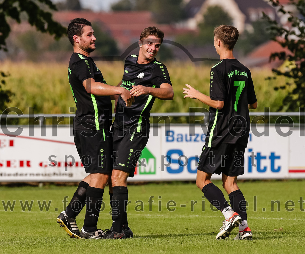 2023-09-17_053_SpVgg_Neuching_gegen_FC_Langenpreising | Neuching, Deutschland, 17.09.2023:
Fußball, A-Klasse 2023 / 2024, 7. Spieltag, SpVgg Neuching gegen SpVgg Langenpreising, Endergebnis: 5:1

Jubel nach dem 3:1 durch Johannes Lanzl (SpVgg Neuching, #2), Deniz Coskun (SpVgg Neuching, #6), Sven Wagner (SpVgg Neuching, #7)

Foto: Christian Riedel / fotografie-riedel.net