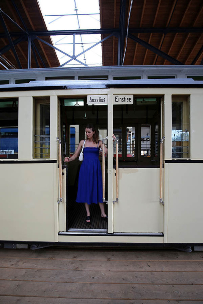 Straßenbahnmuseum Leipzig | Entdecke über 20 Kategorien Leipzig-Motive: Foto-Downloads, hochwertige Poster, Leinwand- & Fine-Art-Prints. Jetzt Lieblingsfoto im Bildlexikon Leipzig Shop bestellen!