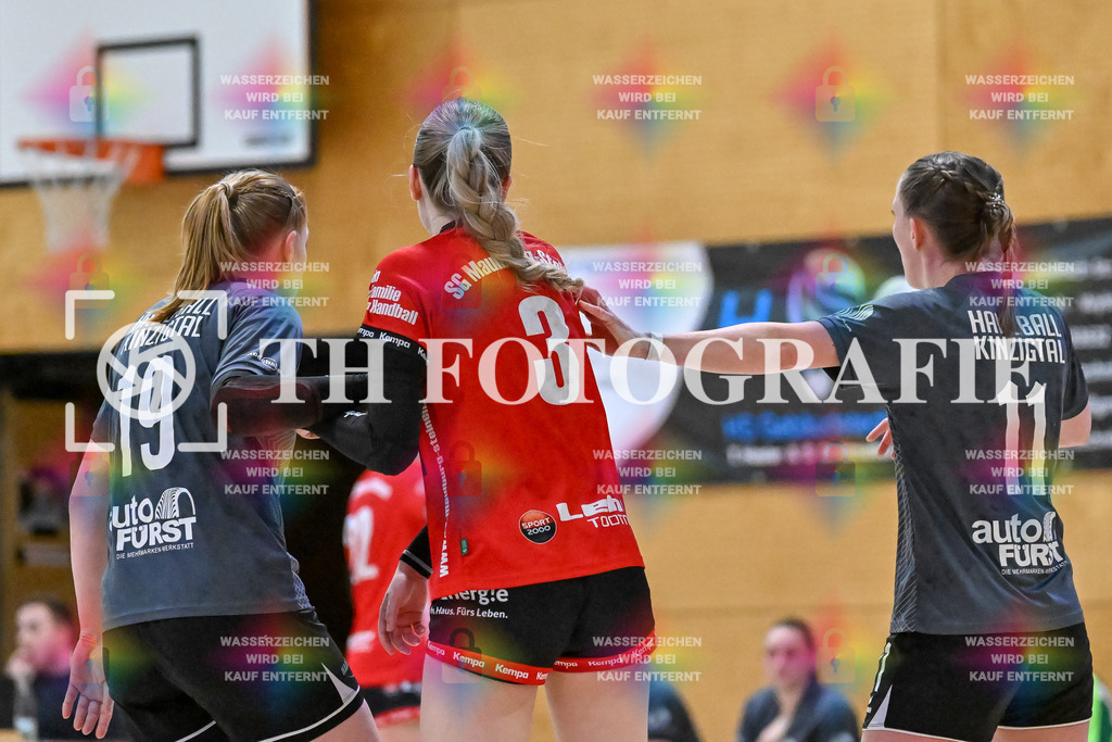 GER, SG Maulburg/Steinen - HB Kinzigtal, Frauen-Handball, Oberliga Suedbaden, 21. Spieltag, Saison 2024/2025, 06.04.2025 | Pia Weichenhein (HB Kinzigtal, #19), Leonie Kiefer (SG Maulburg/Steinen, #03), Carina Schmid (HB Kinzigtal, #11)GER, SG Maulburg/Steinen - HB Kinzigtal, Frauen-Handball, Oberliga Suedbaden, 21. Spieltag, Saison 2024/2025, 06.04.2025Foto: TH Fotografie/Thomas Hess