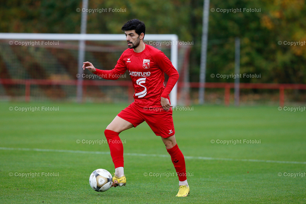 A_LUI_221022_05 | SPORT,FUSSBALL,LT1 OOE LIGA ASKOE OEDT-ATSV STADL-PAURA 22.10-2022 IM BILD: BUENYAMIN  KARATAS  (OEDT)  FOTO:FOTOLUI