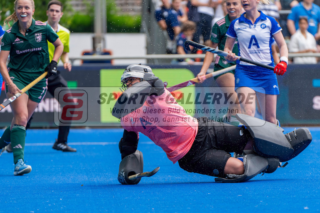 Final4_20250531-1422-HK107745 | Krefeld, Deutschland, 31.05.2025:  Feldhockey Final4 2025 – „Deutsche Feldhockey-Meisterschaften 2025“ im Gerd-Wellen-Hockeyanlage am 31.05.2025 in Krefeld, Deutschland. (Foto von Kramhöller/Fehrmann/Kaste)Krefeld, Germany, 31.05.2025: Feldhockey Final4 2025 – „Deutsche Feldhockey-Meisterschaften 2025“ in Gerd-Wellen-Hockeyanlage at 31.05.2025 in Krefeld, Deutschland. (Foto from Kramhöller/Fehrmann/Kaste)