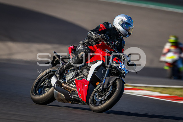 0762-260526NBR-003_762 | Deine Full-Service-Agentur für ✔️Videoproduktionen und ✔️Motorsportfotografie Jetzt Angebot anfragen!