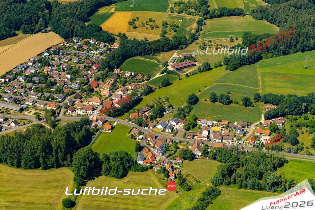 Die Luftaufnahme Steinbach - Kleinsendelbach wurde 2022 vom Flugzeug aus (keine Drohne) erstellt. Hohe Auflösung -für große Poster und Wandbilder geeignet - Garantiert!