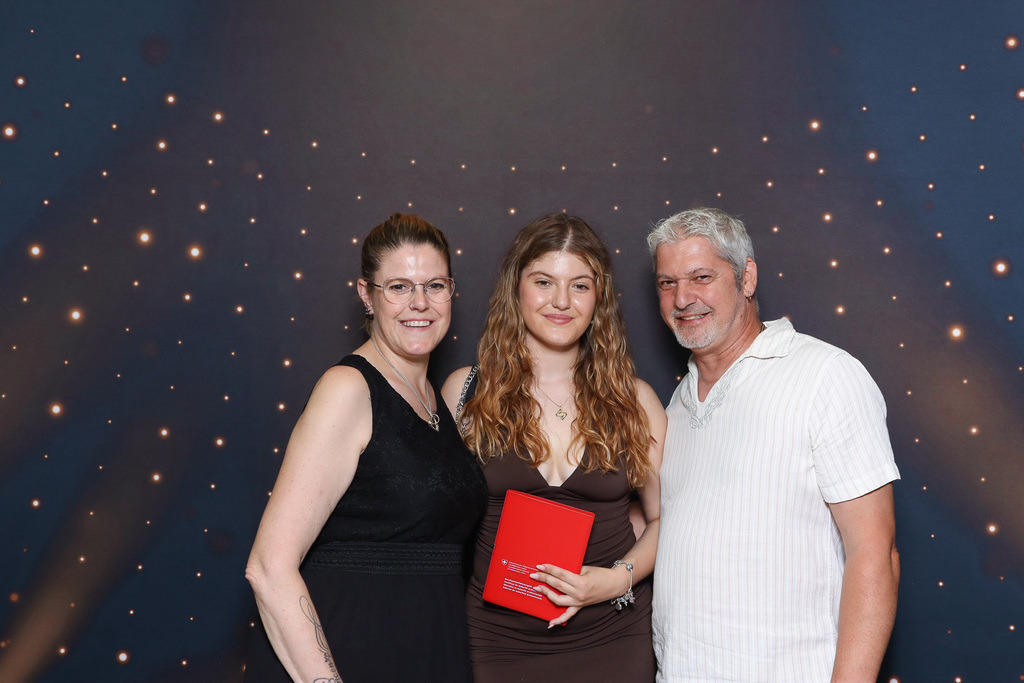 ZD260628112736-124 | Fotoshop von zweidimensional Fotografie. Ihr Fotograf im Aargau. Abzüge von Ihrem Fotobox Event bestellen.Abzüge von Ihrem Hochzeit bestellen.Abzüge von Ihrem Schulfotograf bestellen.