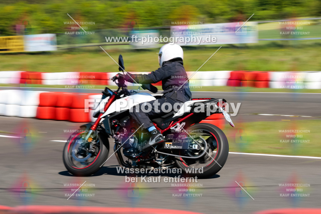 Moto-TeamOBK-21764 | Hier findet Ihr Bilder von Touristenfahrten auf der Nürburgring Nordschleife oder von anderen Veranstaltungen die ich besucht habe. Viel Spass beim Durch Schauen 