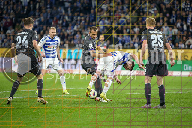 07.04.2026, GER, Fussball, Herren, 3. Liga, Saison 2025/2026, MSV Duisburg - VfL Osnabrück | Robert Tesche (Osnabrück) und Can Coskun (MSV Duisburg) im Kampf um den Ball 