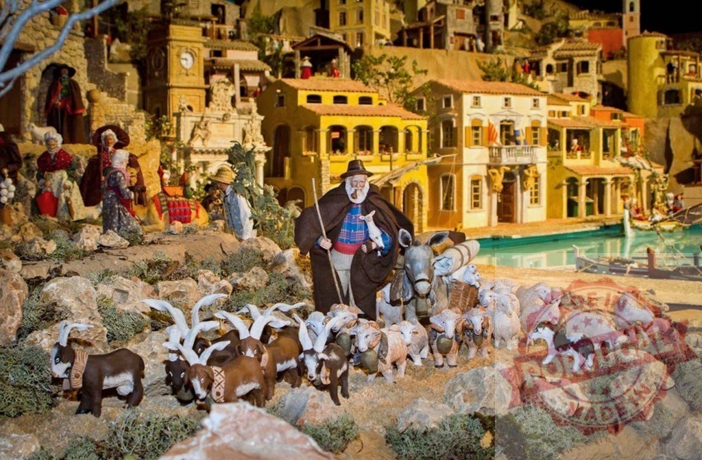 Shepherd bringing goats and sheep to Bethlehem in a Christmas nativity scene | Shepherd with goats and sheep walking to Bethlehem in a detailed Christmas nativity scene diorama - Realisiert mit Pictrs.com