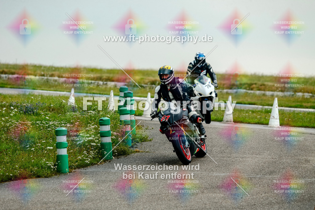 Chambley Juli-1693 | Hier findet Ihr Bilder von Touristenfahrten auf der Nürburgring Nordschleife oder von anderen Veranstaltungen die ich besucht habe. Viel Spass beim Durch Schauen 