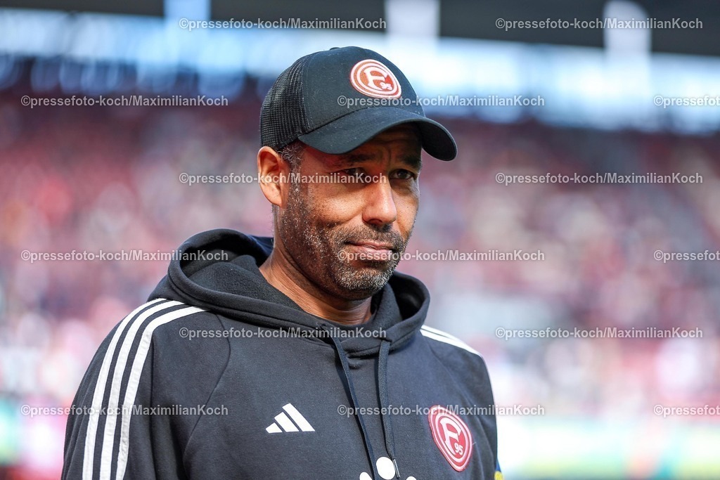 1FC23022502095 | 23.02.2025, Fußball, 1. FC Köln - Fortuna Düsseldorf, 2.. Fußball Bundesliga, 23. Spieltag, RheinEnergie-STADION, Saison 2024 2025: Cheftrainer Daniel Thioune (Trainer Fortuna Düsseldorf)DFB regulations prohibit any use of photographs as image sequences and or quasi-video.