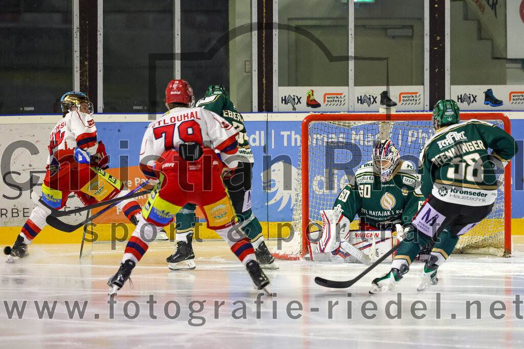 2026-02-20_119_TSV_Erding_gegen_Deggendorfer_SC | Erding, Deutschland, 20.02.2026:Eishockey, Oberliga Süd 2025 / 2026, 49. Spieltag, TSV Erding gegen Deggendorfer SC, Endergebnis: 4:1Ty Jackson (Deggendorfer SC, #14), Petr Stloukal (Deggendorfer SC, #79), Markus Eberhardt (Erding Gladiators, #94), Torwart Raphael Fössinger (Erding Gladiators, #60), Paul Pfenninger (Erding Gladiators, #58)Foto: Christian Riedel / fotografie-riedel.net