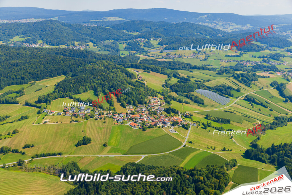 Schöne Luftaufnahme Harsdorf Röhrnbach - Die Luftaufnahme wurde 2025 vom Flugzeug heraus erstellt ( keine Drohne ) - Hochauflösende Luftaufnahme - für professionelle Ausdrucke geeignet. Die Geschenkidee !Mit Lizenz und Bildrechte bestellbar