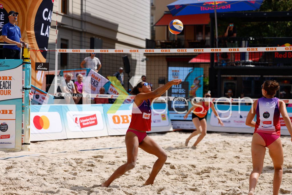 Obi BeachTour 2026 - Basel | BASEL, SWITZERLAND - JULY 17: ELENA CSONTOS (SUI) during the Obi BeachTour 2026 match between ZOBRIST / LUTZ (SUI) and CSONTOS / DEECKE (SUI) at Barfüsserplatz on July 17, 2026 in Basel, Switzerland. - Realisiert mit Pictrs.com