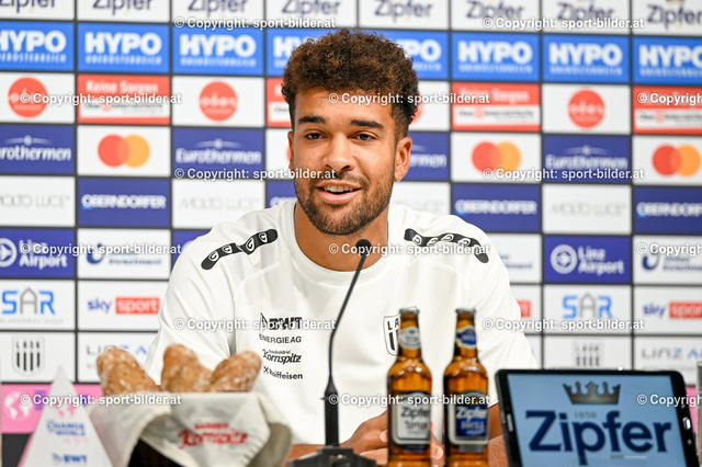 AUT, Lask Linz Pressekonferenz | 01.09.2023, Raiffeisen Arena Linz, AUT, Pressekonferenz Lask zum Spieltag 03.09.23, im Bild Tobias Okiki Lawal (Lask)