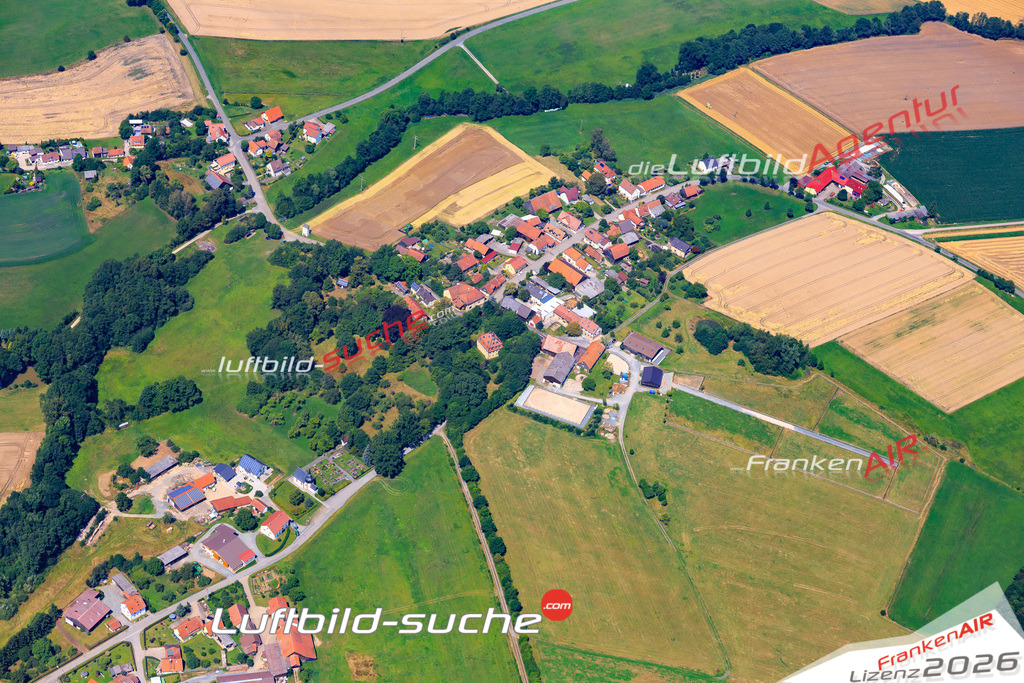 Die Luftaufnahme Hain - Küps wurde vom UL-Flugzeug (keine Drohne) aus fotografiert.Hohe Druck- Auflösung-die Geschenkidee!