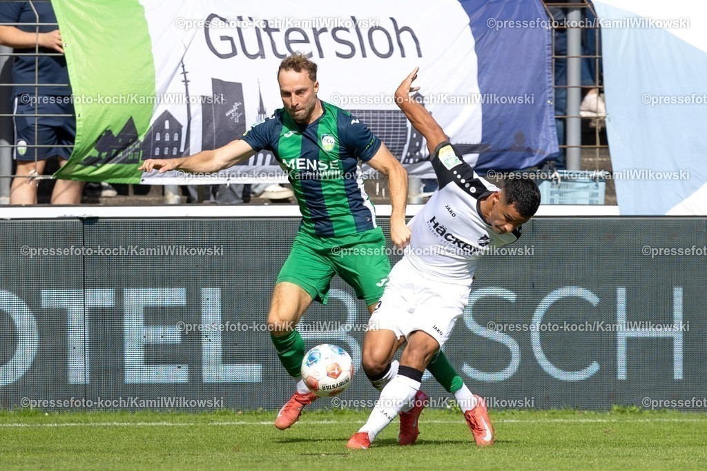 xKWIx13092501040 | 13.09.2025, xkwix, Fußball, Regionalliga West, FC Gütersloh - SV Rödinghausen, Ohlendorf Stadion im Heidewald: Julius Langfeld (FC Gütersloh #10) im Zweikampf gegen Allan Firmino Dantas (SV Rödinghausen #11)