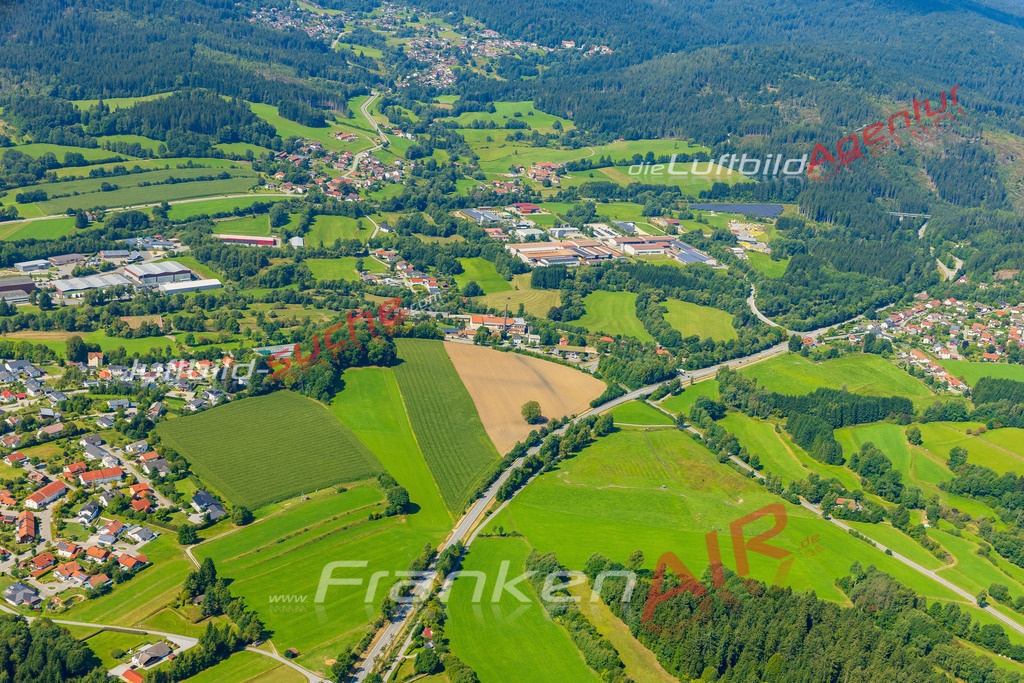 theresienthal-zwiesel-luftaufnahmen-fotograf-7500-jahr-2025 | Klassische Luftaufnahme ohne Drohne zeigt:Theresienthal bei Zwiesel - Die Luftbildaufnahme wurde 2025 vom UL-Flugzeug heraus erstellt ( keine Drohne ) - Hochauflösende Luftaufnahme -Nicht vergleichbar mit Google Maps oder Satelittenbilder- Die Geschenkidee !Mit Lizenz und Bildrechte bestellbar