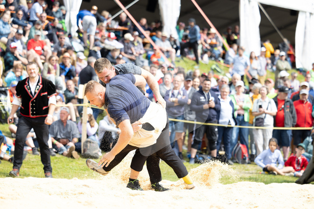 Rigi2025_1126 | Die Schwinger des Schwyzer Kantonalen Schwingerverbandes: Fotos, die Dynamik und Leidenschaft festhalten, sowie emotionale Momente aus dem traditionellen Schwingsport zeigen. - Realisiert mit Pictrs.com