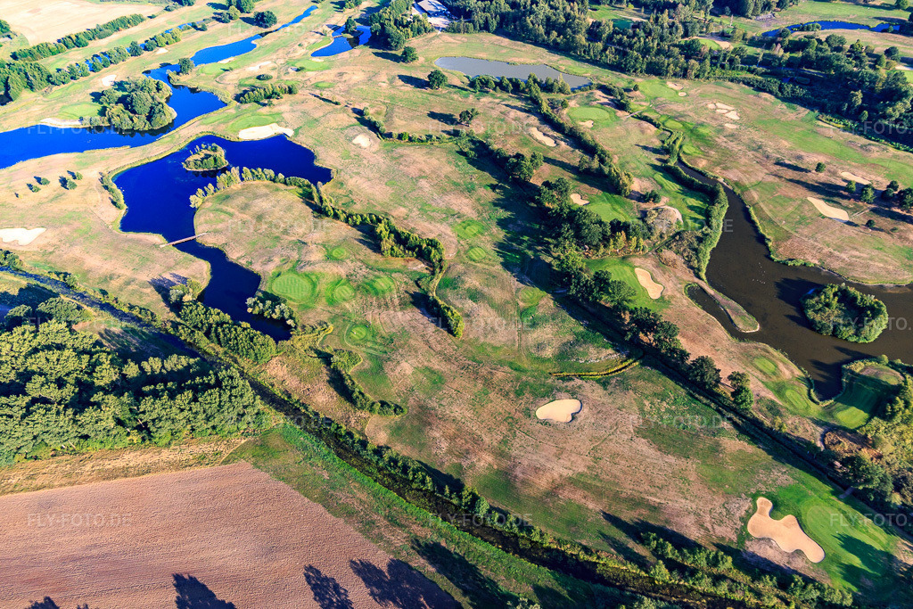 Luftbild: Gelände des Golfplatz Golfanlage Schloss Lüdersburg in Lüdersburg im Bundesland Niedersachsen in Deutschland. Foto: IMG_110444.jpg vom 21.08.2018 durch Werner Riehm/FLY-FOTO.de